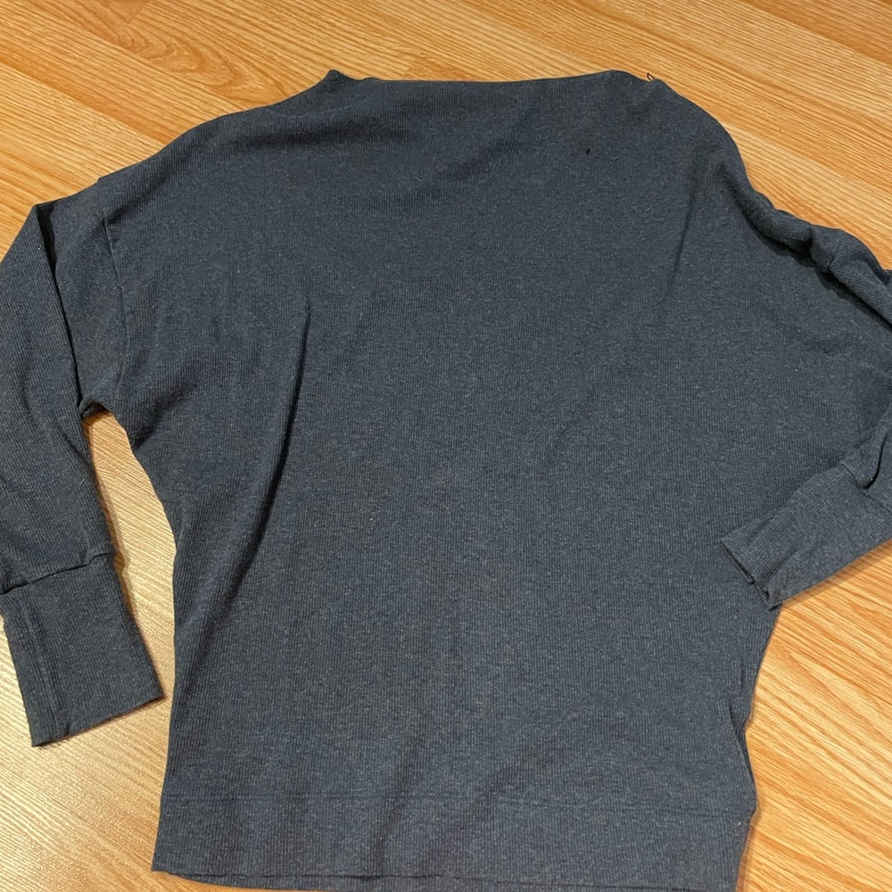 Blue shoulder zip sweatshirt